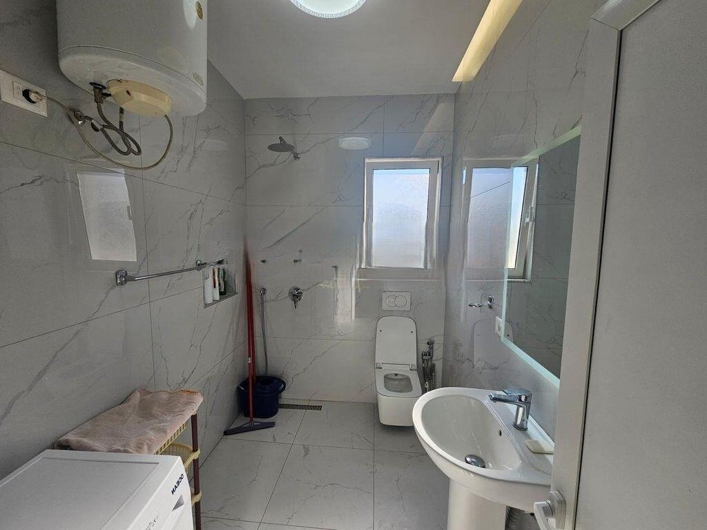 JEPET ME QIRA APARTAMENT 2+1+ POST PARKIMI NE SHKOZE 550 € /Muaj