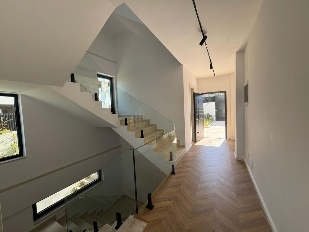 JEPET ME QIRA VILE INDIVIDUALE E SAPO PERFUNDUAR ME PISHINE NE TEG !
