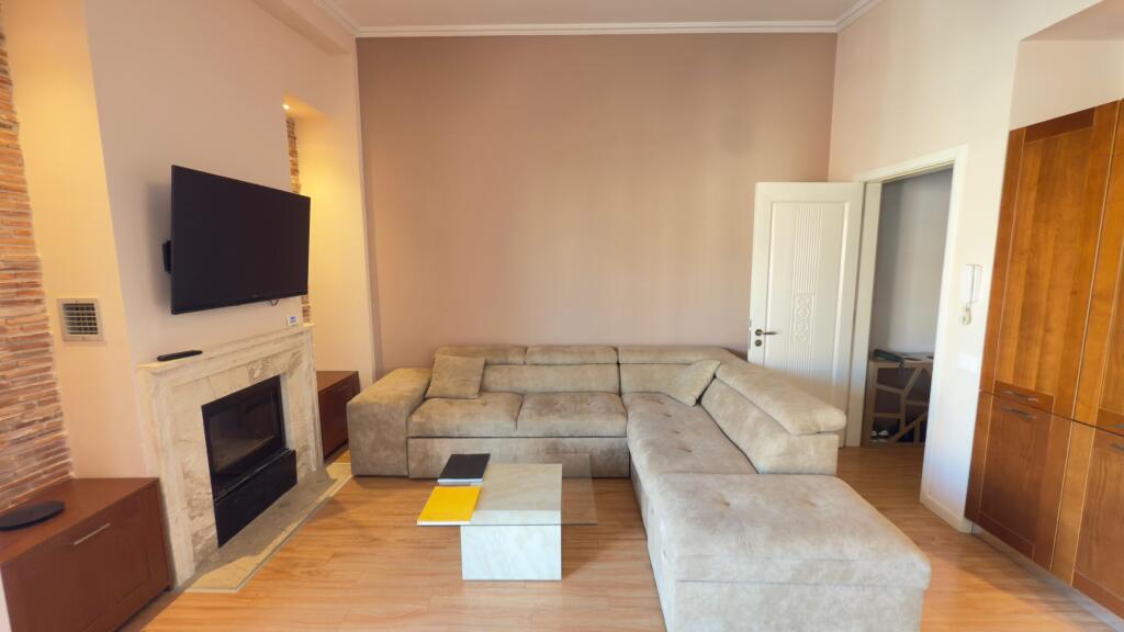 For sale 2+1+2+veranda at Kompleksi Fz, Liqeni i thate.