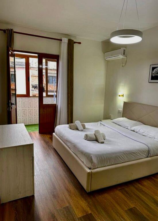 Qira, Apartament 2+1, Sheshi Wilson, Tiranë