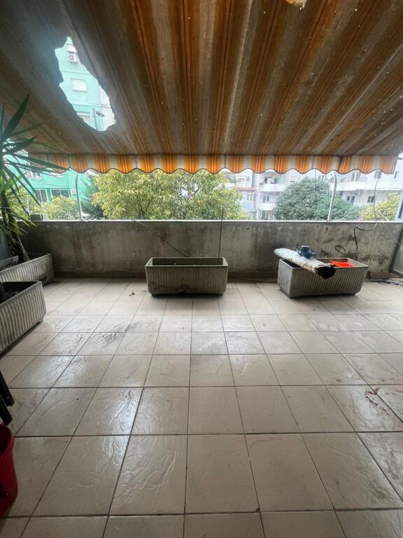 OFROHET ZYRE ME QIRA TEK KOMUNA E PARISIT