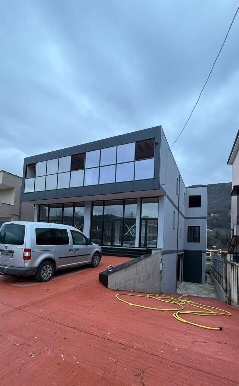 BUSINESS BUILDING FOR RENT 700 M2 TEG 4500 EURO