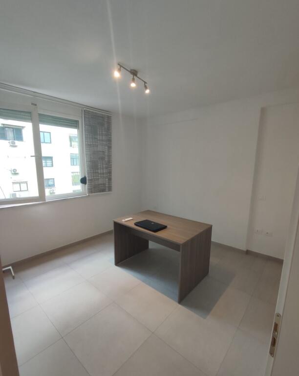Affittasi Appartamento 2+1, via Nikolla Jorga Myslym Shyr vicino al Tribunale 600 euro, Disponibile anche per Air Bnb