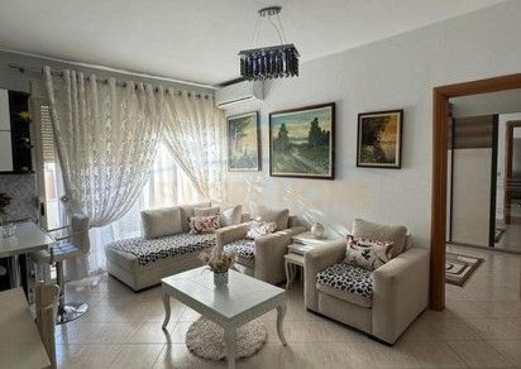 Shitet, Apartament 1+1,Fresk