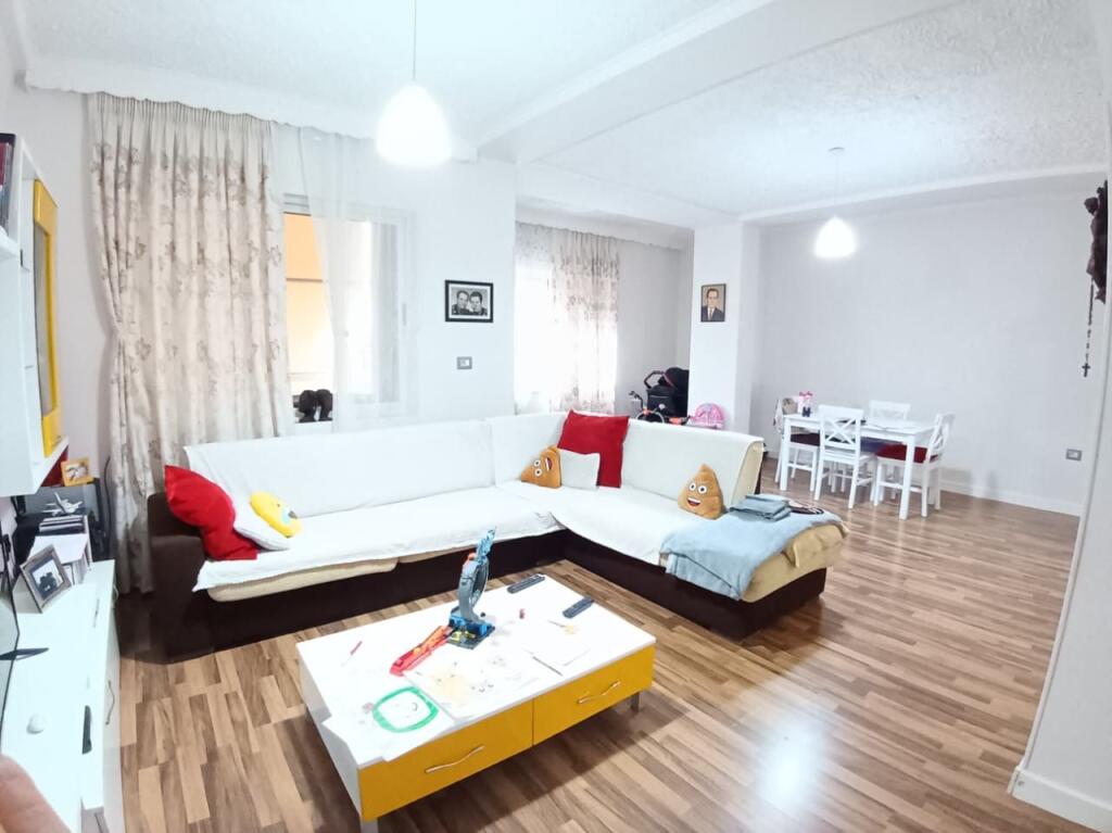 Apartament 2+1+2 per shitje, Shkolla e Baletit