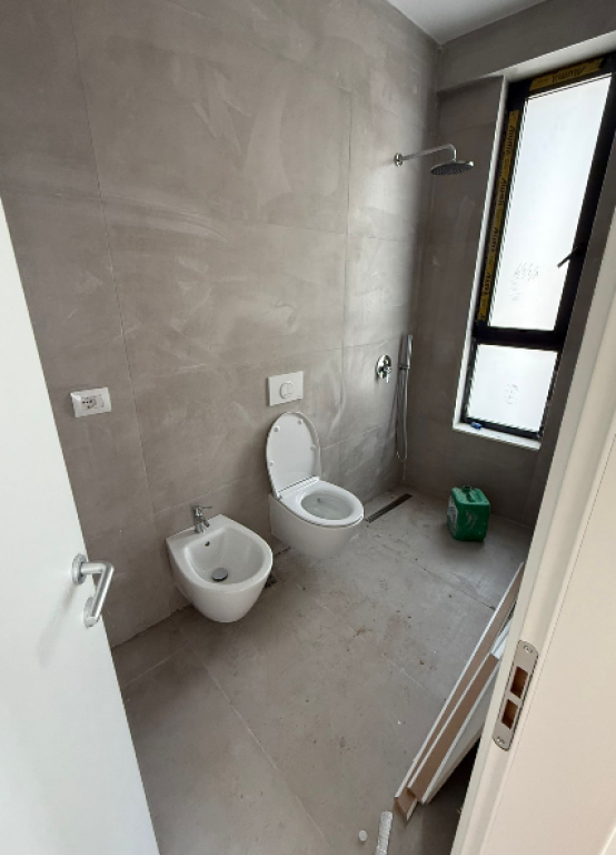 🏢 Zyrë 2+1 me qira – Bulevardi i Ri, Jordan Misja