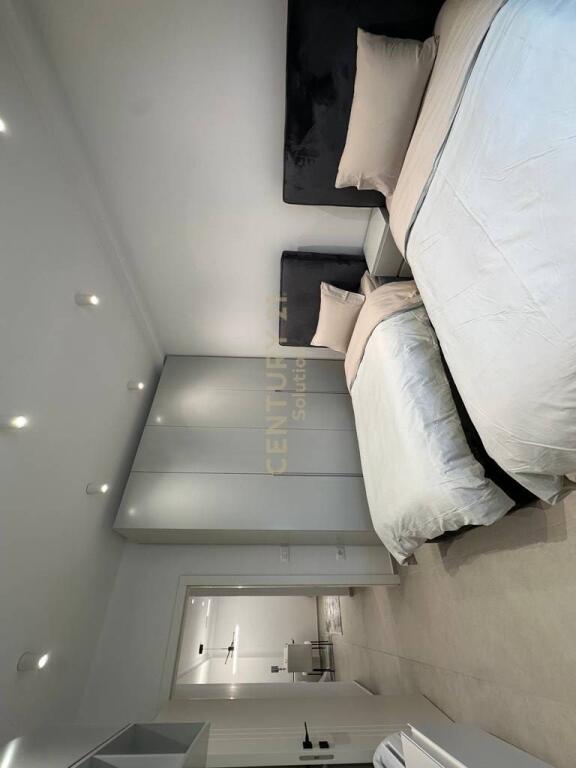 JAPIM SUPER APARTAMENT ME QIRA 2+1 NE UNAZE TE RE