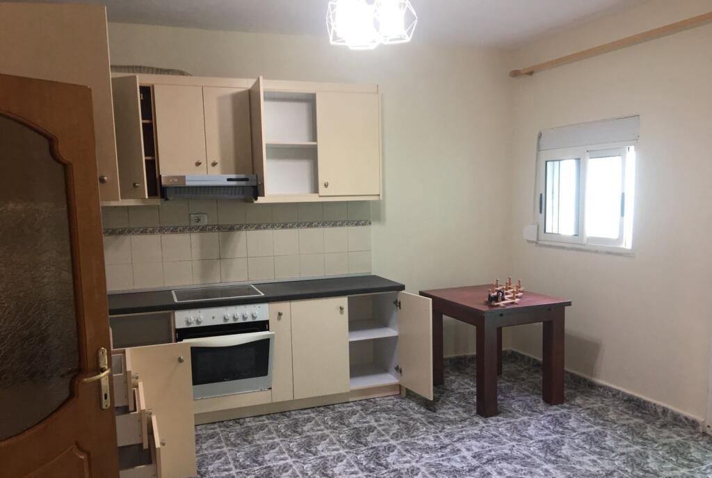 In affitto Appartamento 3+1+2, Komuna Parisit (Palazzi Arabi) vicino al Centro Kristal  650 Euro