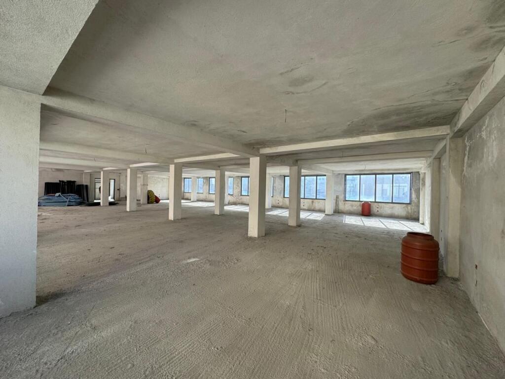 AMBIENT BIZNESI ME QERA 450 M2 SELITE 1.500 EURO