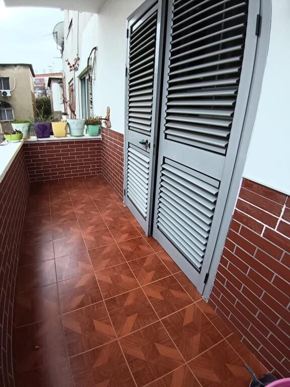 Apartament 2+1+2 per shitje, Shkolla e Baletit