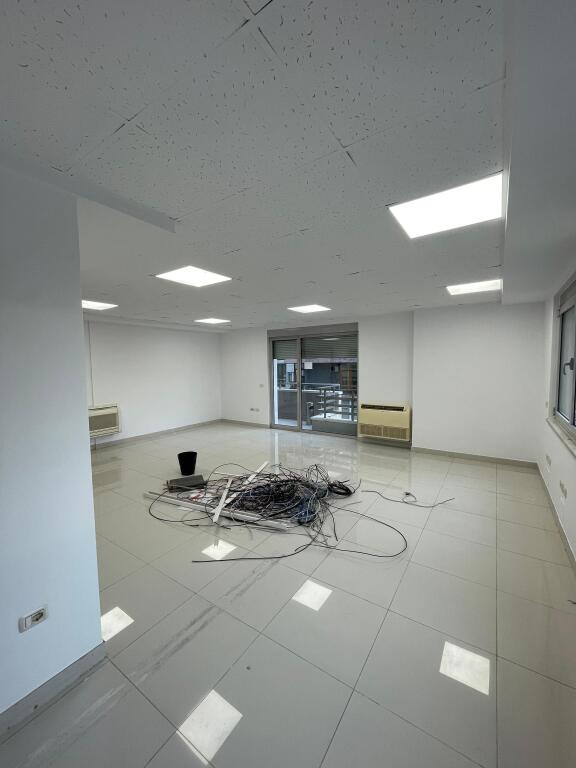 Office for rent 396 meters at Libri Universitar!