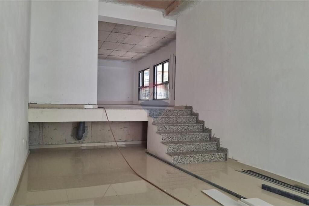 Shop - For Sale - Qemal Stafa Street, Tirana(ID: 530181096-204)