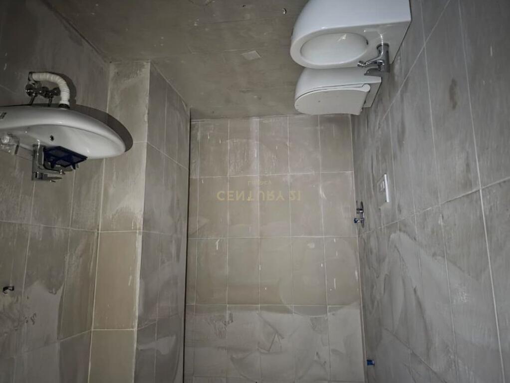 Ofrojme apartament per shitje ne Ali Dem