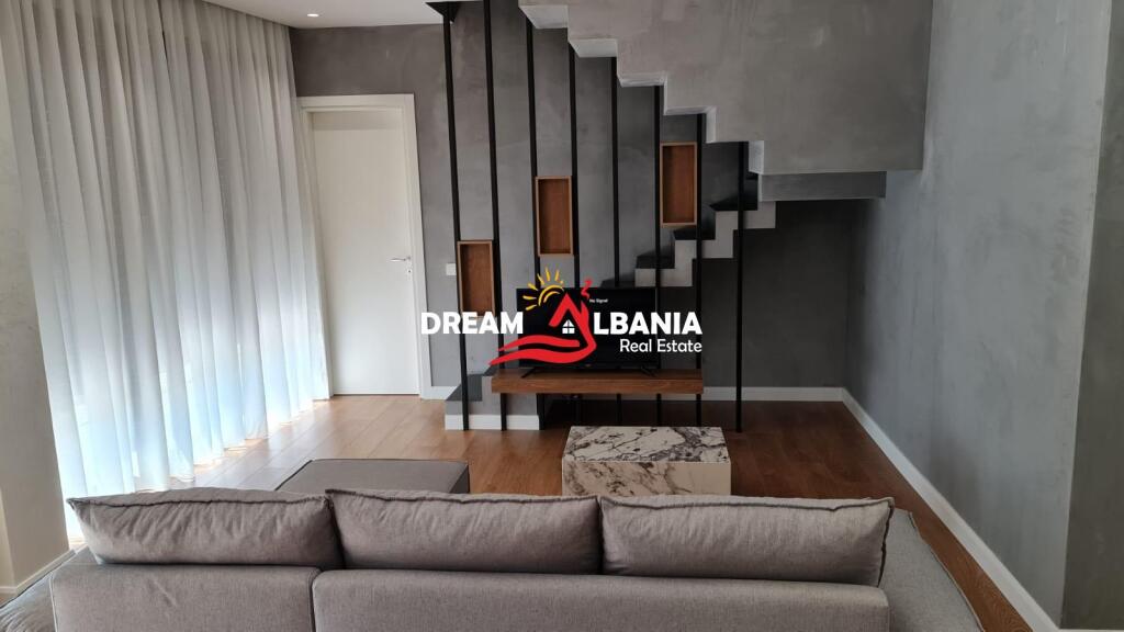 Jepet me qera Duplex dhe 2 post parkimi ne rrugen e Barrikadave prane Qendres ne Tirane (ID 42211370)