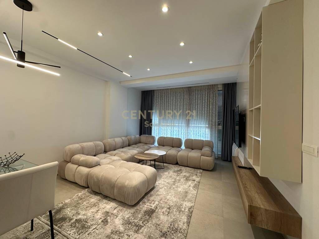 JAPIM SUPER APARTAMENT ME QIRA 2+1 NE UNAZE TE RE