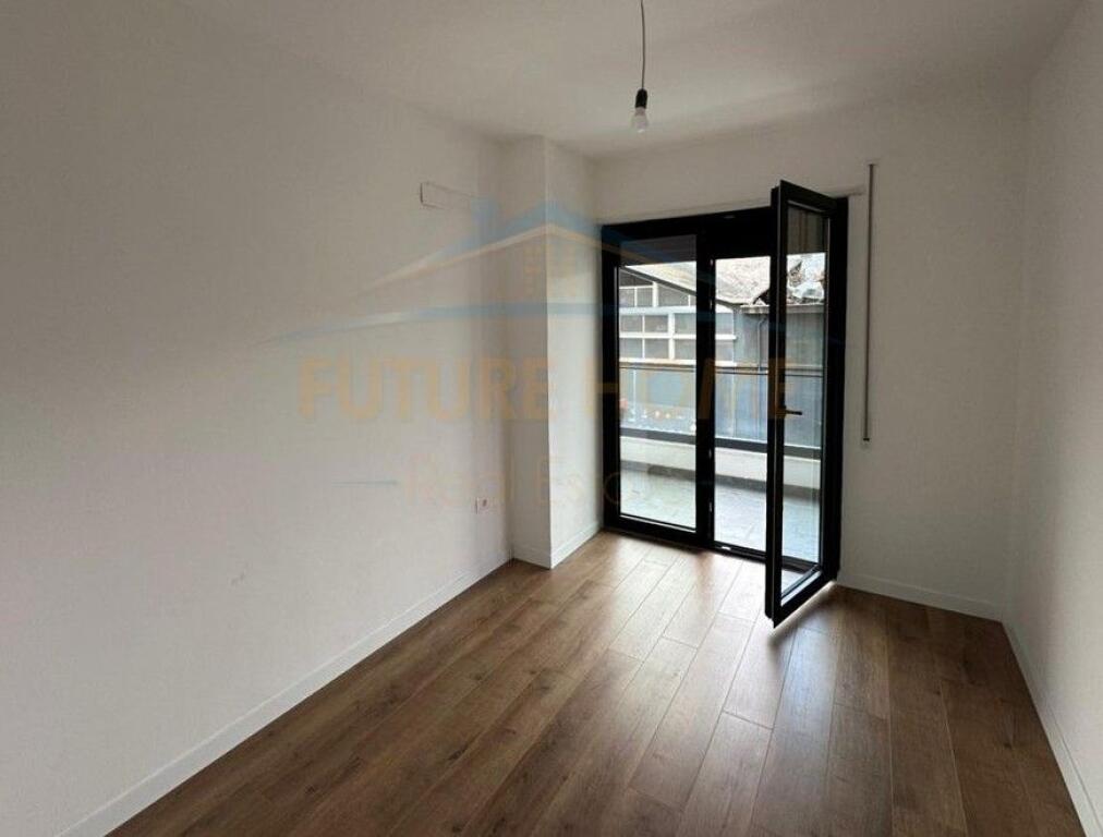 Rent, Apartment 2+1+2, Paris Commune, Tirana