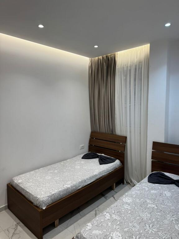 Jepet me qera apartament 1+1 te  5 Maj,Pas Concord Center