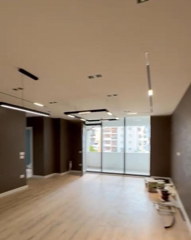 Shitet Apartament 3+1 ne Astir prane unazes