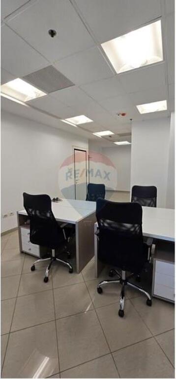 Jepet me qira ambient per zyra, ne top lokacion, ne qender te Tiranes