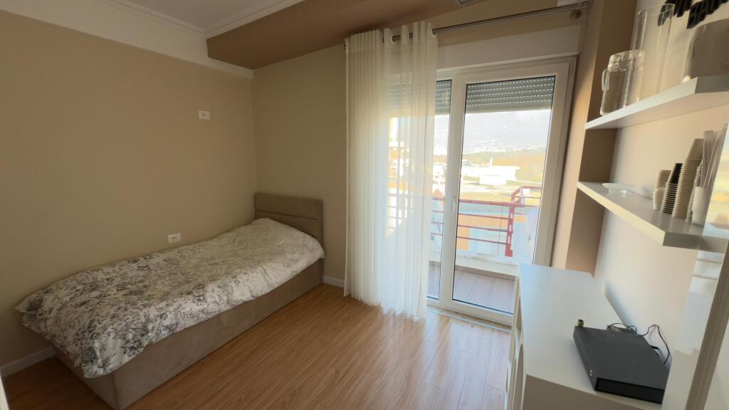 For sale 2+1+2+veranda at Kompleksi Fz, Liqeni i thate.