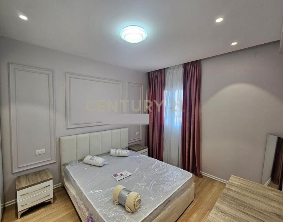 JEPET ME QIRA APARTAMENT 2+1+ POST PARKIMI NE SHKOZE