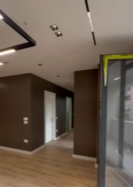 Shitet Apartament 3+1 ne Astir prane unazes