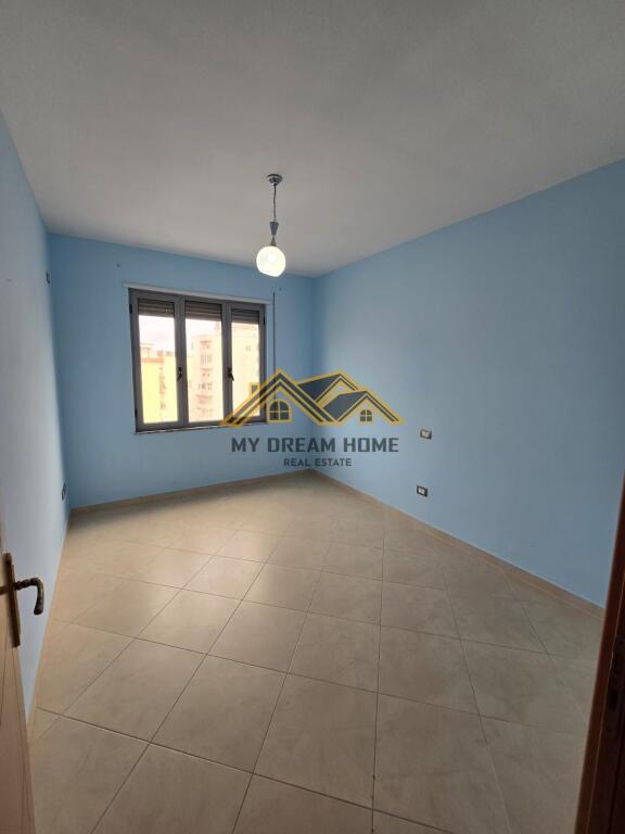 APARTAMENT 2+1+2 PRANE QENDRES PER SHITJE !