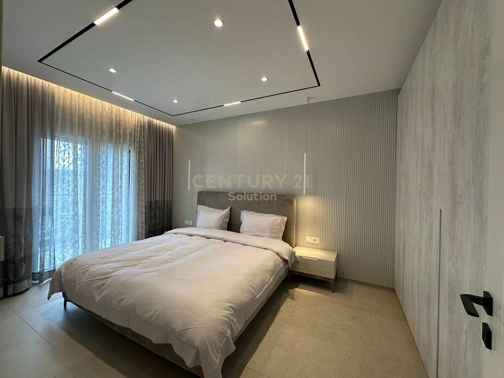 JAPIM SUPER APARTAMENT ME QIRA 2+1 NE UNAZE TE RE