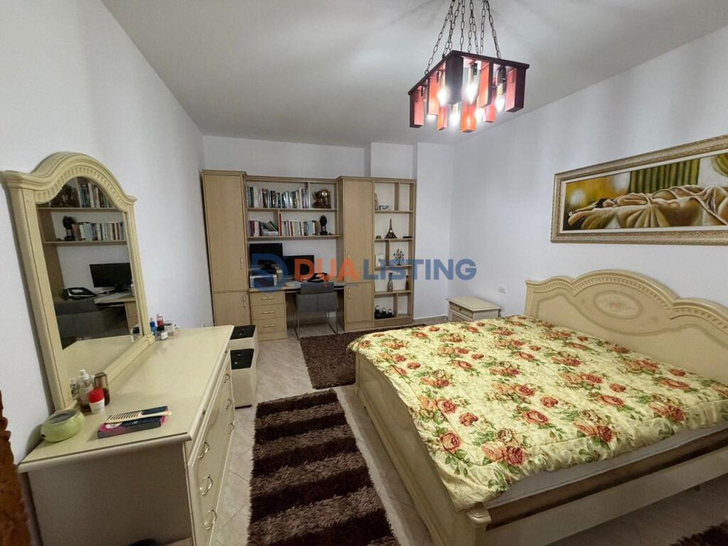 Apartament 2+1 ne shitje ne zonen e Freskut.