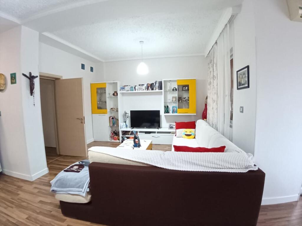 Apartament 2+1+2 per shitje, Shkolla e Baletit