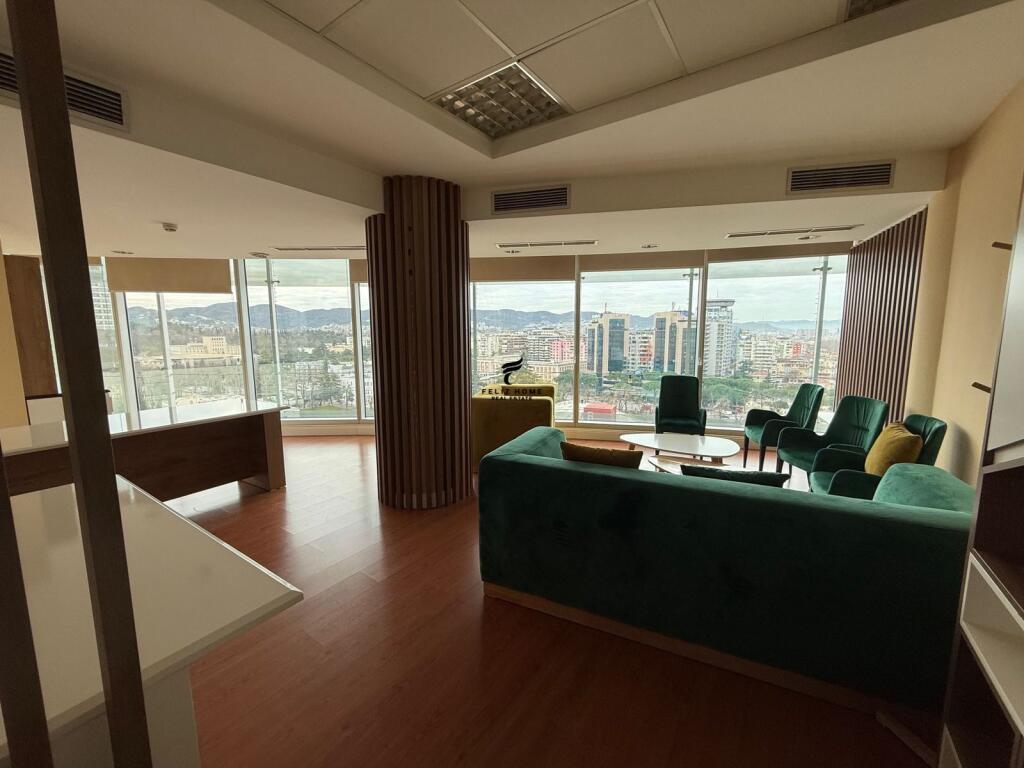 ZYRE ME QERA 139 M2 ETC 4.170 EURO