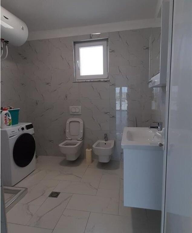 AMBIENT BIZNESI ME QERA 500 M2 TEG 2000 EURO