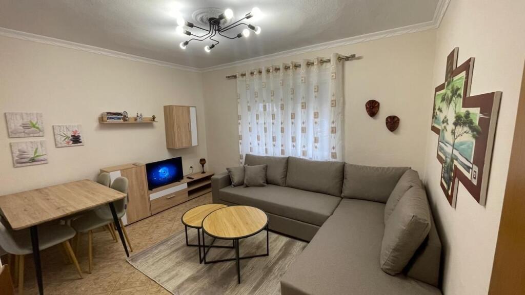 APARTAMENT ME QERA 1+1 MYSLYM SHYRI 55.000 LEKE