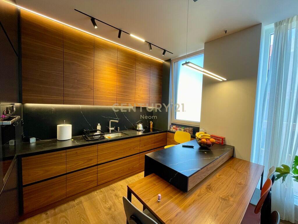 SHESIM, APARTAMENT PREMIUM 2+1+2 ME POST PARKIMI, BULEVARDI I RI!