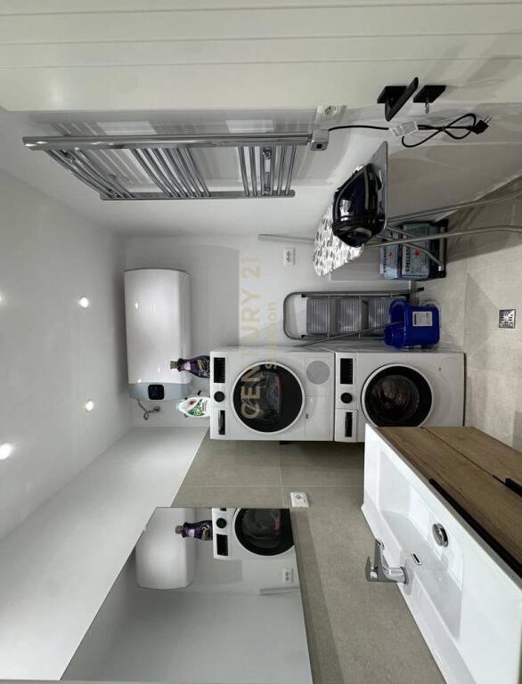 JAPIM SUPER APARTAMENT ME QIRA 2+1 NE UNAZE TE RE