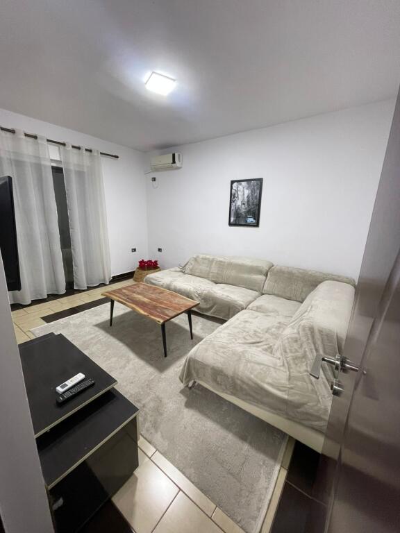 APARTAMENT ME QERA 1+1 RRUGA E DURRESIT 600 EURO