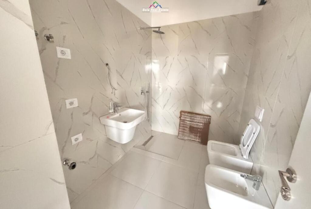 Office For Rent at Barricades Street (ID BZ2789) Tirana