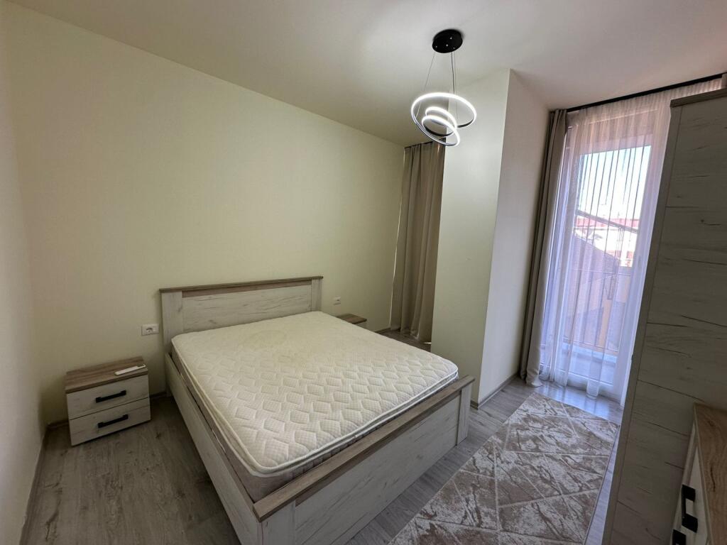 Shitet apartment 1+1+post parkimi  ne zonen e Pazarit te ri!
