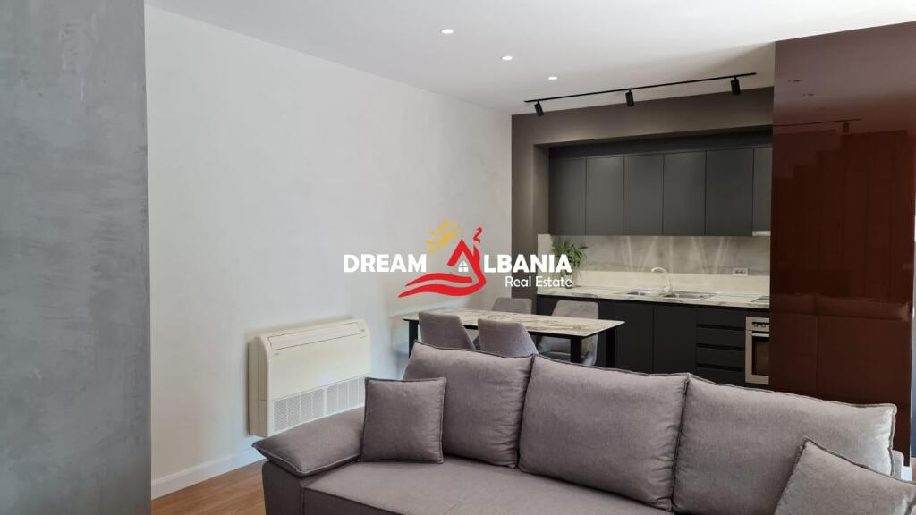 Jepet me qera Duplex dhe 2 post parkimi ne rrugen e Barrikadave prane Qendres ne Tirane (ID 42211370)