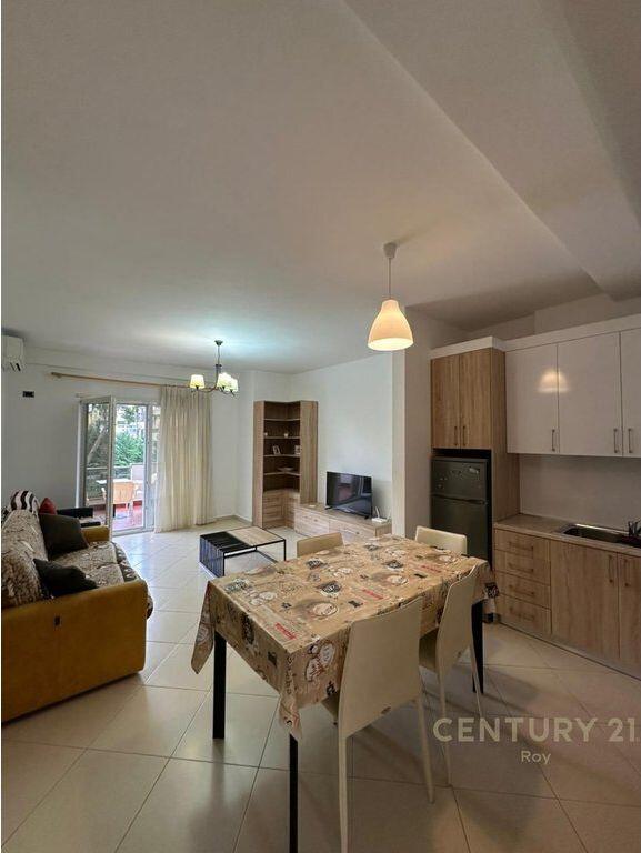 SHITET APARTAMENT 1+1 NE GOLEM 50 METRA NGA DETI!!