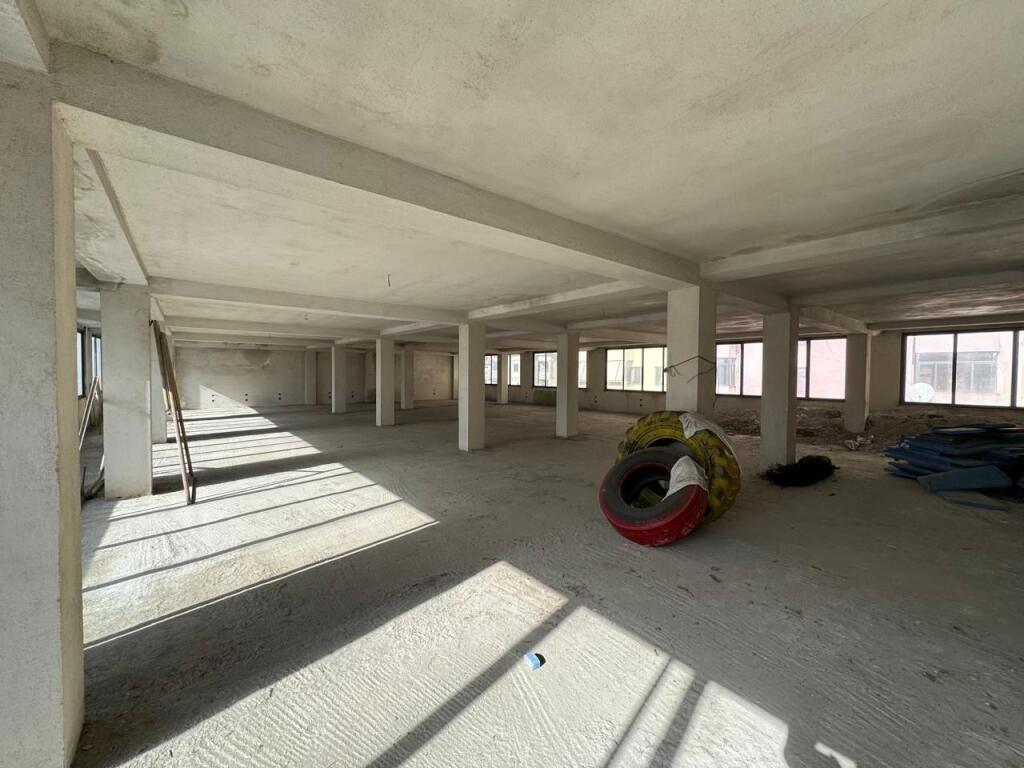 AMBIENT BIZNESI ME QERA 450 M2 SELITE 1.500 EURO