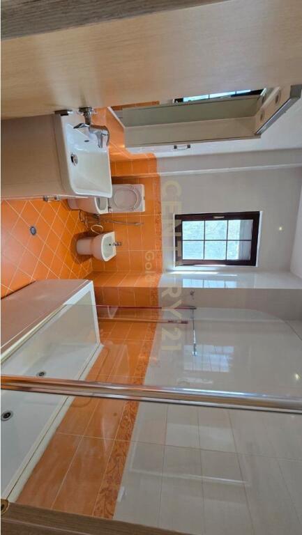 JEPET ME QERA VILE TEK AKACIA HILLS