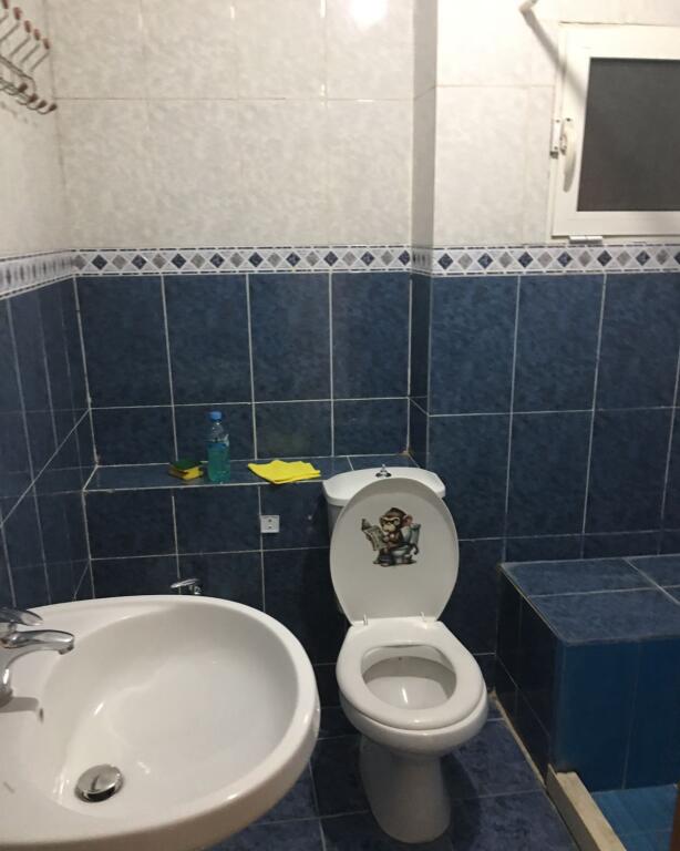 Jepet me qera Apartamenti 3+1+2, Komuna Parisit ( Pallatet Arabe) prane Qendres Kristal 650 euro