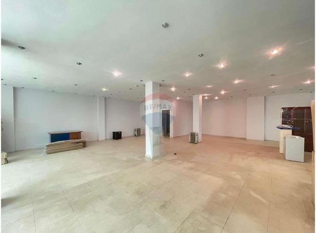 ZYRE PER QIRA NE NJE GODINE BISNESI NE ASTIR