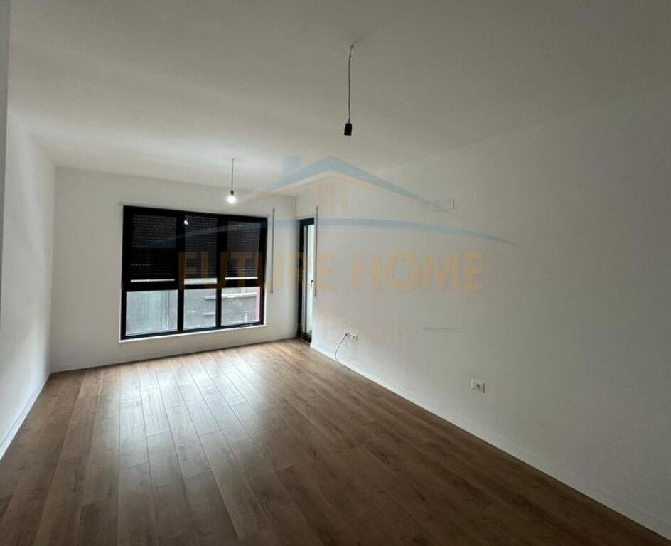 Rent, Apartment 2+1+2, Paris Commune, Tirana