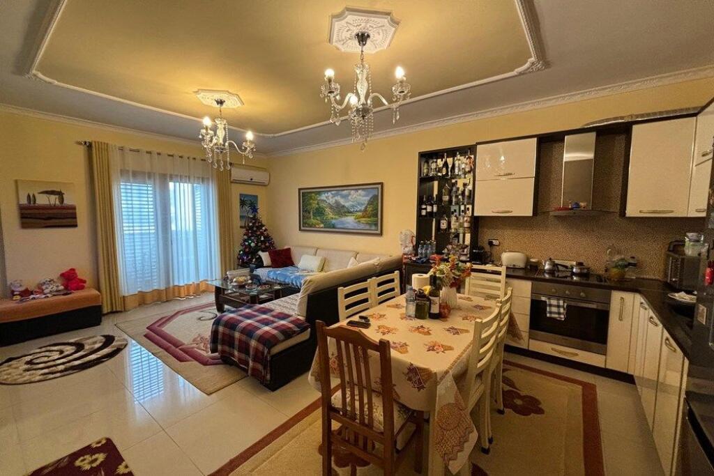 🏡 Apartament 3+1+2 për Shitje – Rruga e Re, Vlorë