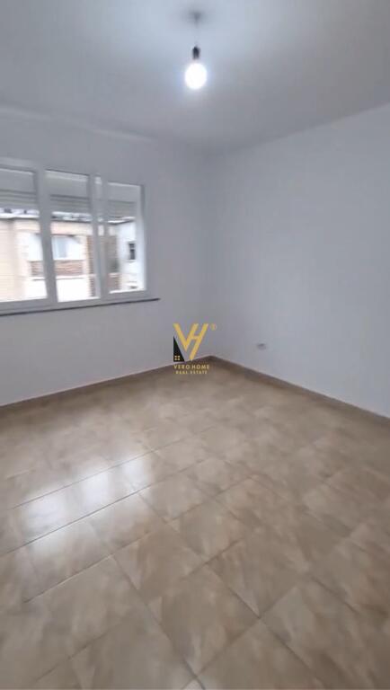 VENDESI APPARTAMENTO 1+1+BLK IN VIA KAVAJES 130.000 EURO