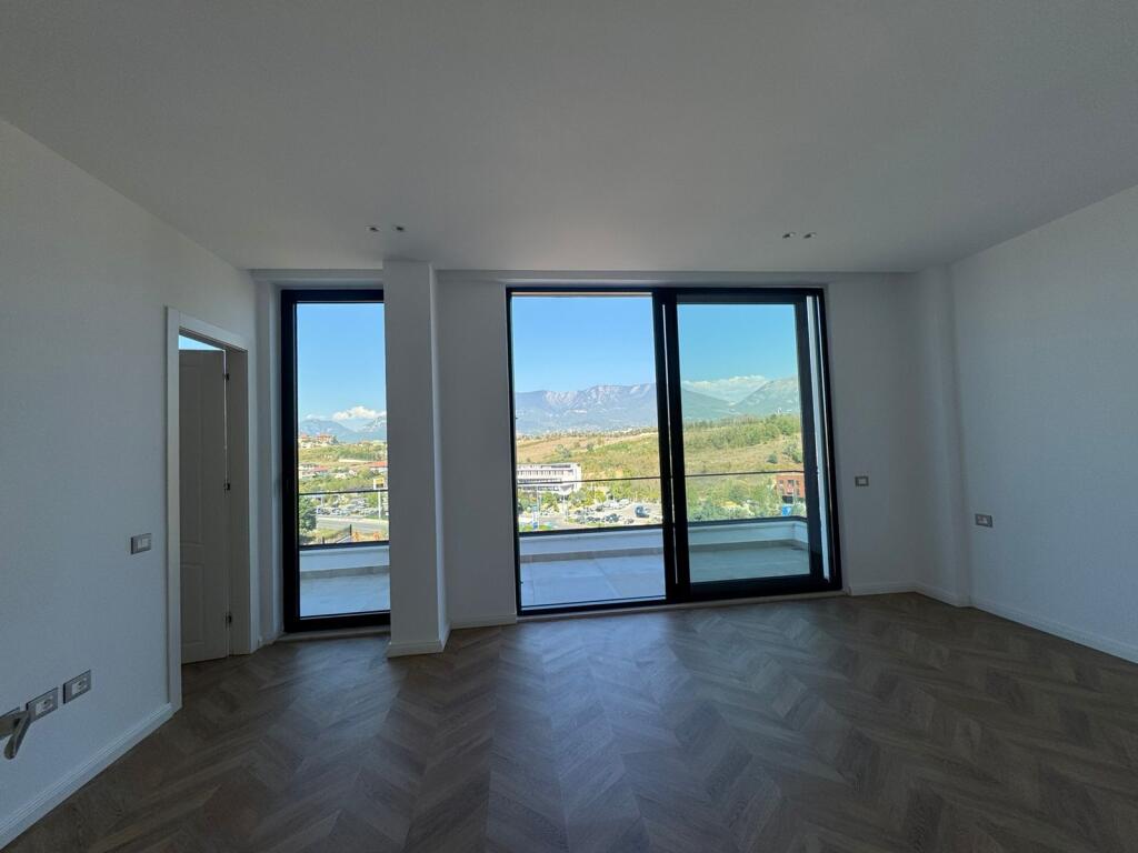 JEPET ME QIRA VILE INDIVIDUALE E SAPO PERFUNDUAR ME PISHINE NE TEG !
