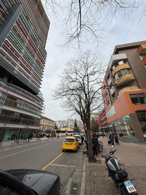 Zyre me qira-131 m2 prane Coin!
