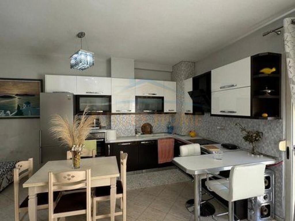 Shitet, Apartament 1+1, Rruga Muhamed Deliu,Fresk